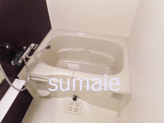 バス・シャワールーム　バスルームです。