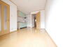 居室・リビング　★大きな窓に面した明るいお部屋です★