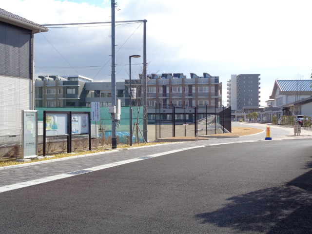 中学校　松阪市立鎌田中学校（中学校）まで1079m