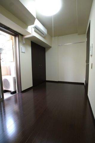 居室・リビング　☆明るい洋室☆