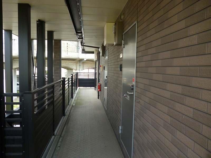 ＪＲ山陽本線 姫路駅 バス乗車時間：18分 最寄りバス停で下車 徒歩2分 2階建 築12年の玄関写真