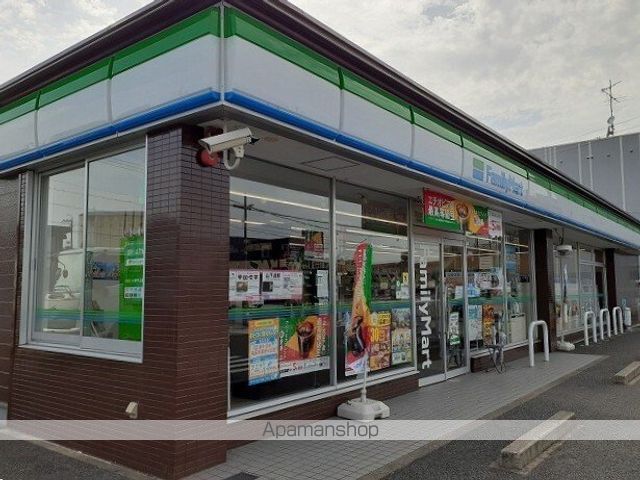 コンビニ　ファミリーマート（コンビニ）まで240m