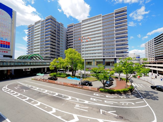 プラウド阪急塚口駅前の外観写真