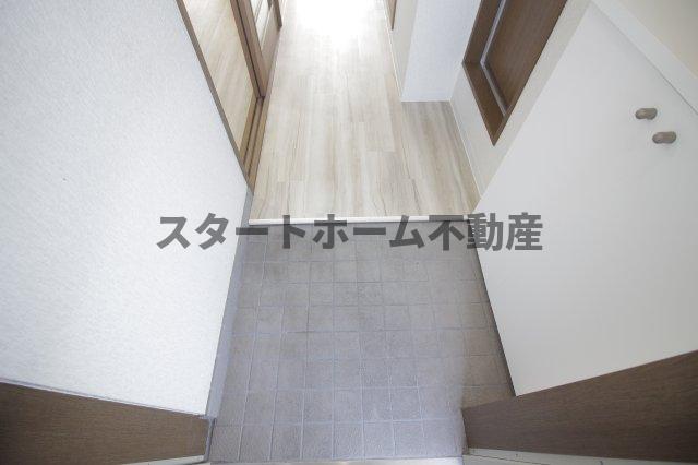 ＪＲ高徳線 勝瑞駅 徒歩14分 4階建 築30年の玄関写真