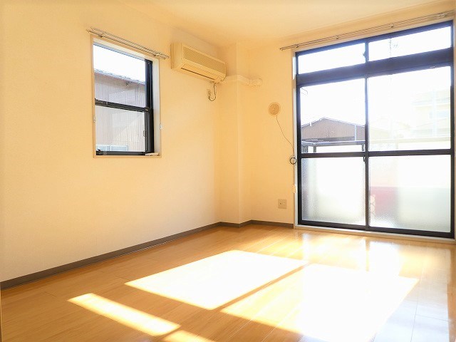 居室・リビング　写真は101号室です。(参考)