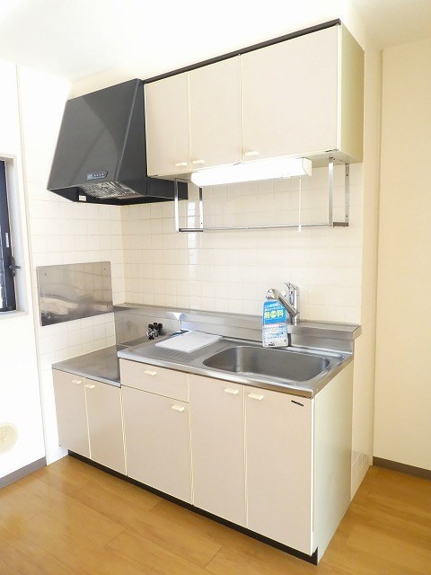 キッチン　写真は101号室です。(参考)