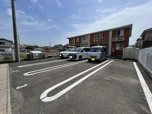 駐車場　駐車場に車を止められます