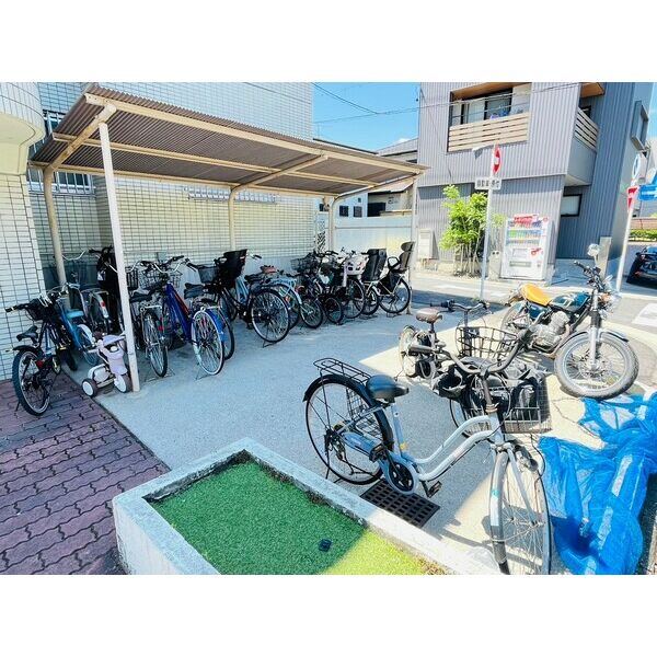 地下鉄鶴舞線 原駅 徒歩14分 3階建 築38年の外観写真