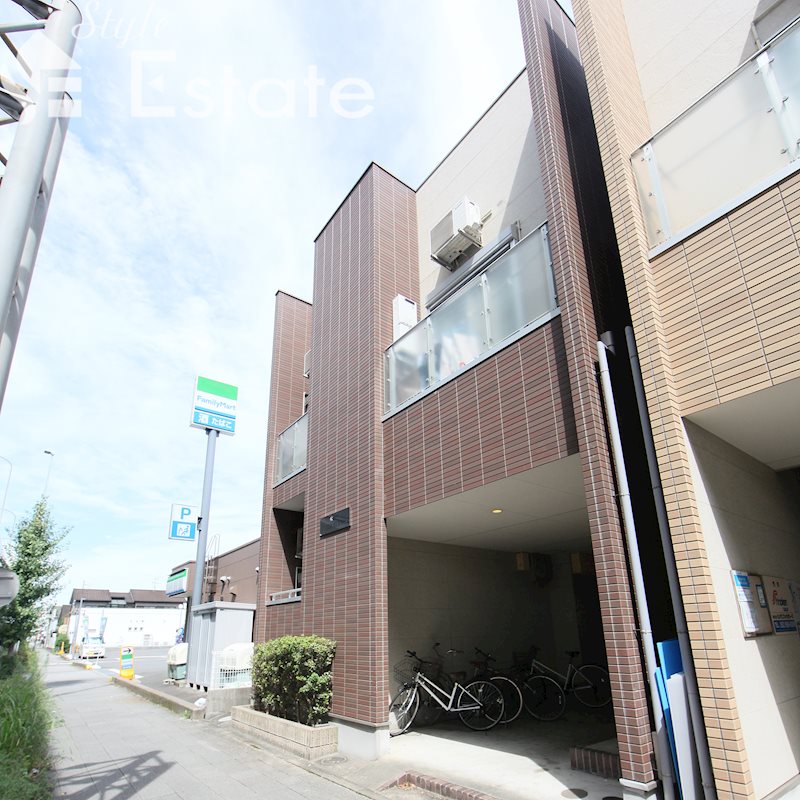 名古屋市南区本地通のアパートの建物外観