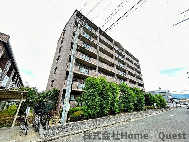 八尾市山賀町のマンションの建物外観