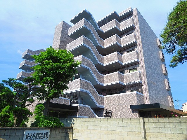 江戸川区江戸川のマンションの建物外観