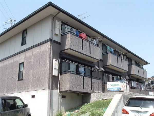 神戸市長田区西山町のアパートの建物外観