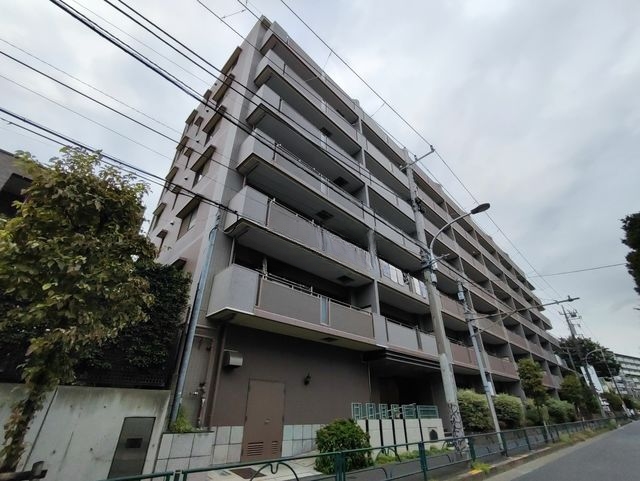 練馬区石神井台のマンションの建物外観
