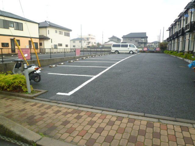 【入間市下藤沢のアパートの駐車場】