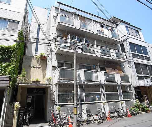 京都市中京区鉾田町のマンションの建物外観