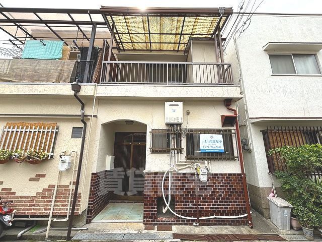 鷹殿町テラスハウスの建物外観