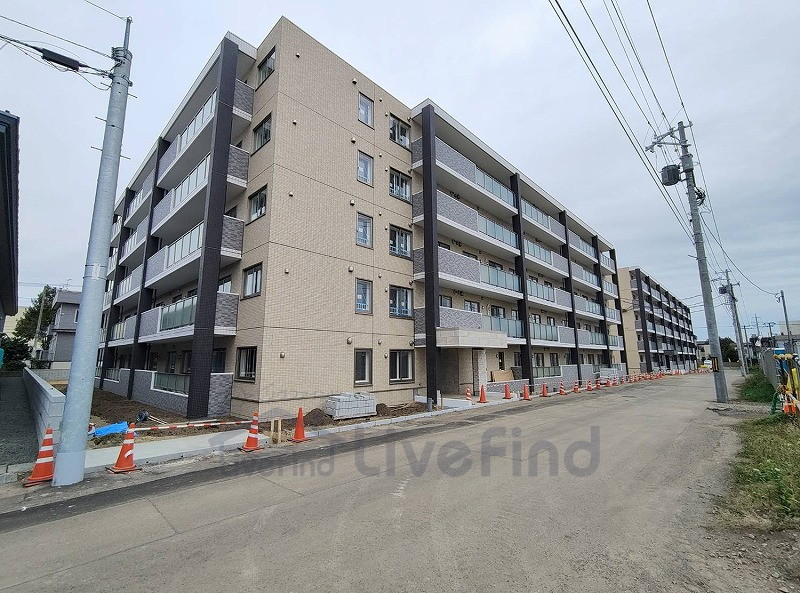 札幌市白石区中央三条のマンションの建物外観