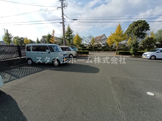 【リヴェール大岩の駐車場】