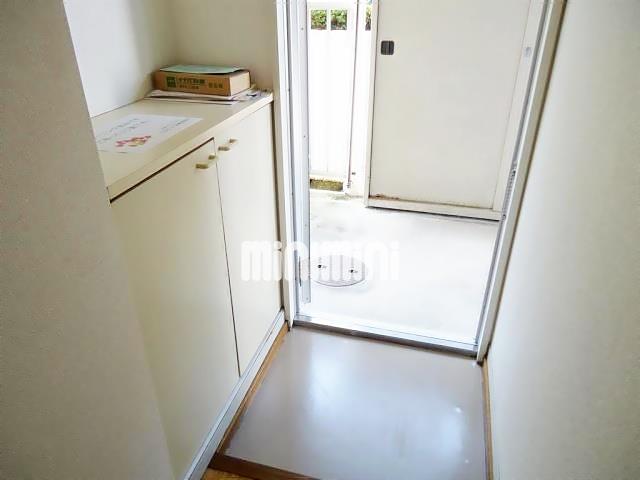 玄関　下駄箱付き