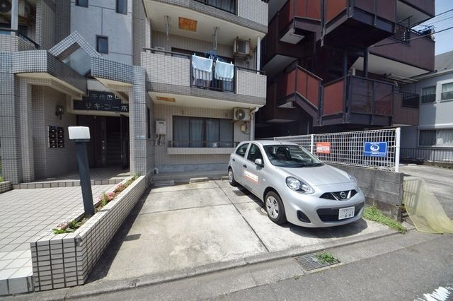 【相模原市中央区千代田のマンションの駐車場】