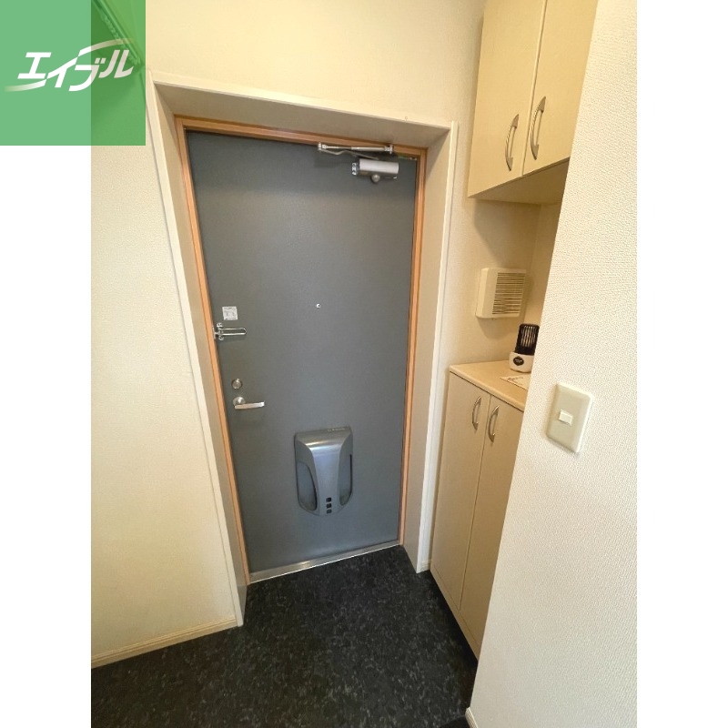 玄関　※写真は別号室