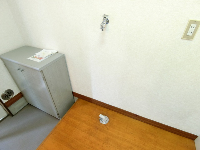 その他部屋・スペース　室内に洗濯機置場がございます。