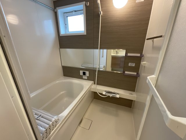 バス・シャワールーム　落ち着いた空間のお風呂です