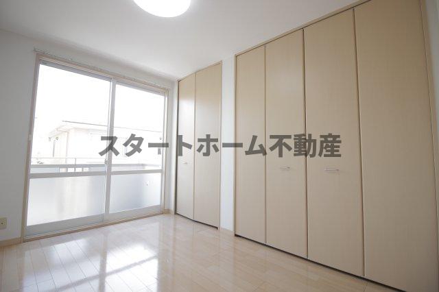 その他部屋・スペース　落ち着いて過ごせるお部屋なので、寝室にいかがでしょうか