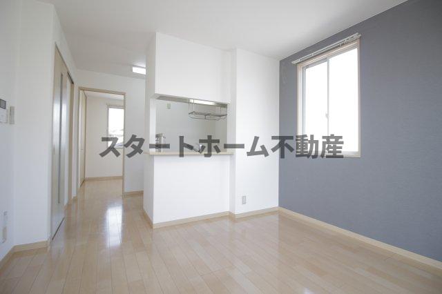 居室・リビング　こちらの居間で趣味の時間をお楽しみください