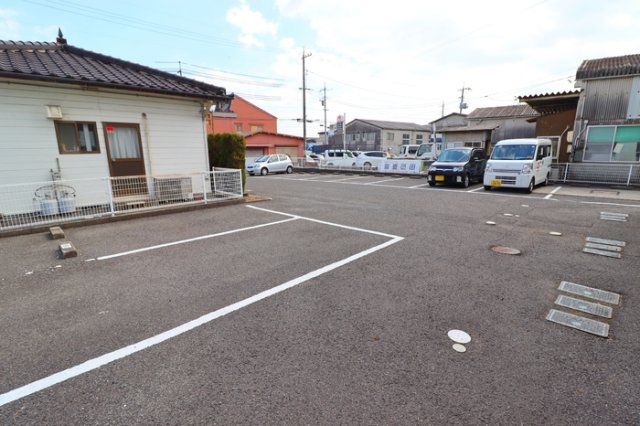 駐車場　駐車場