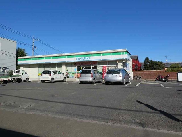 コンビニ　ファミリーマート（コンビニ）まで220m