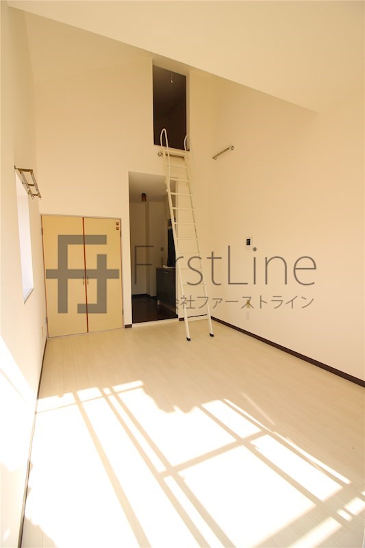 居室・リビング　別号室の写真です※現況優先