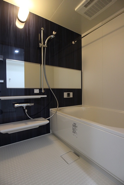 バス・シャワールーム　お風呂で日々の疲れを落としましょう