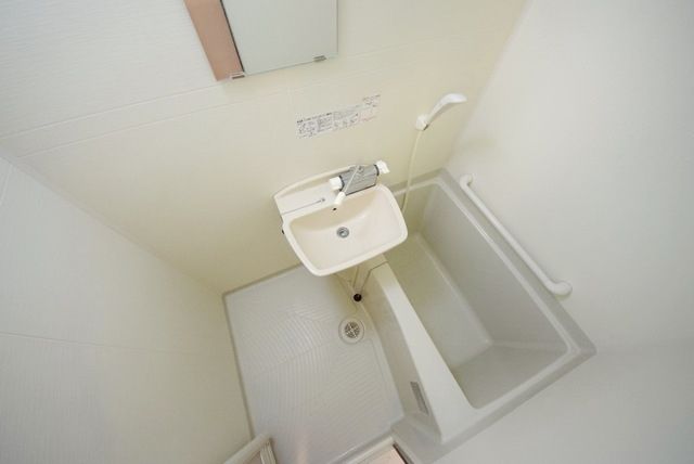 バス・シャワールーム　浴室乾燥機付きです♪