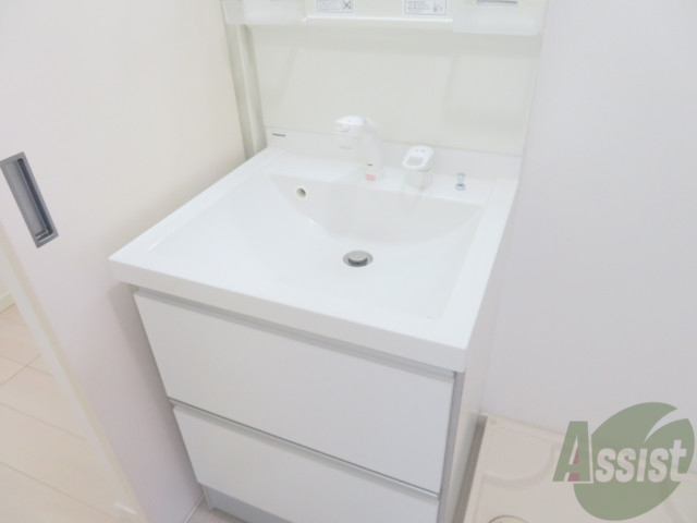 洗面設備　洗面台にシャワーが付いているので、ここで髪セットも出来ます。