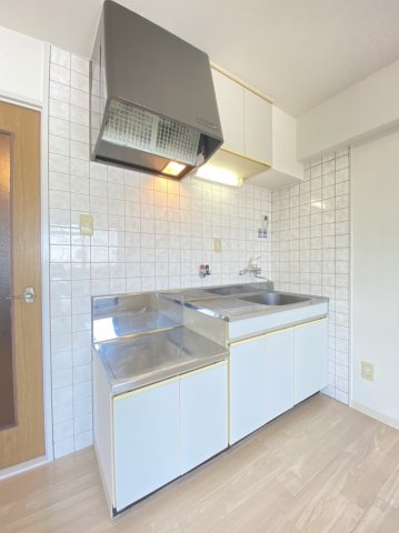 キッチン　※同物件別部屋写真