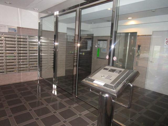 エントランス　清潔なエントランスです