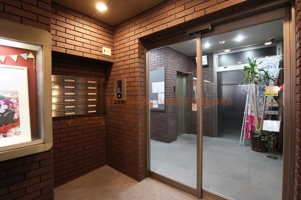 エントランス　安心と安全のオートロックです。