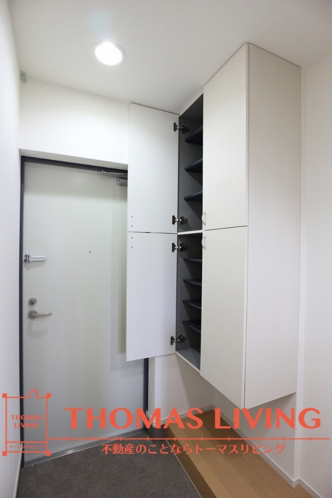 玄関　トールサイズのシューズボックスもあります。