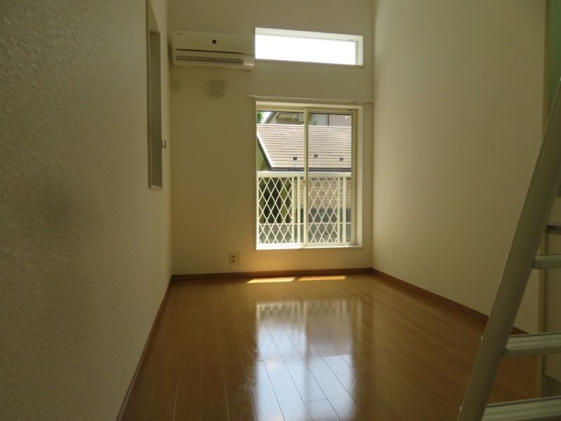 居室・リビング　こちらの居間で趣味の時間をお楽しみください