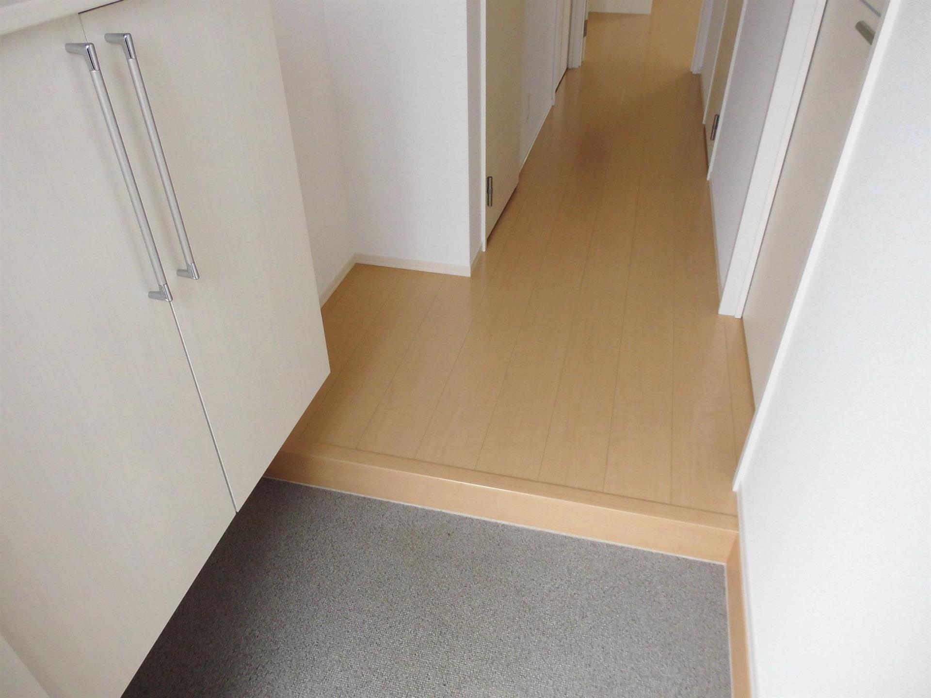 玄関　玄関収納付き