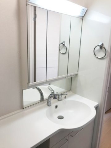 洗面設備　三面鏡（整理棚付き）洗髪洗面化粧台