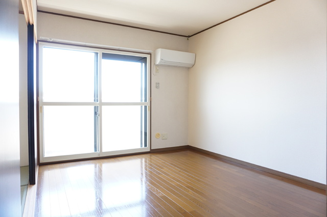 居室・リビング　南向きの洋室６帖