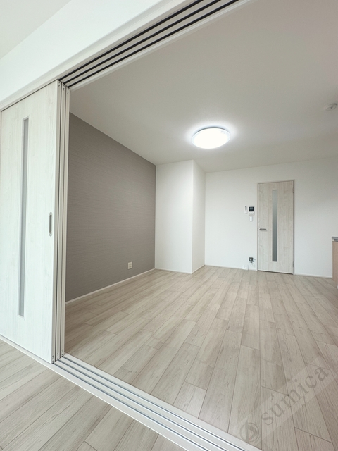 居室・リビング　アクセントクロスがオシャレを演出♪