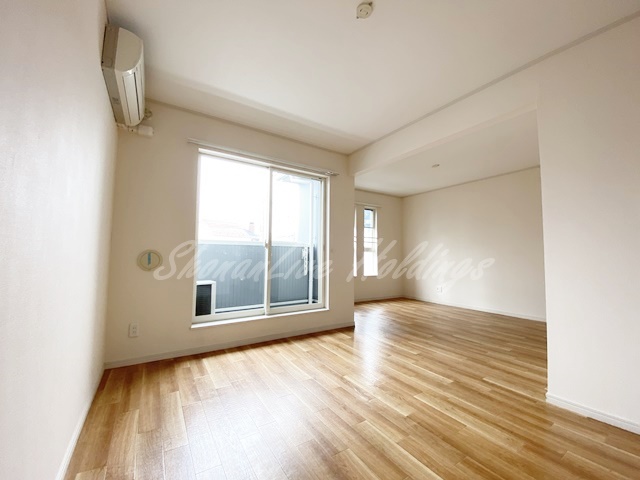 居室・リビング　こちらのリビングで趣味の時間をお楽しみください