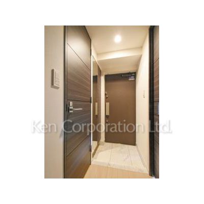 玄関　同タイプ4階のお部屋を撮影。仕様が異なることがあります。