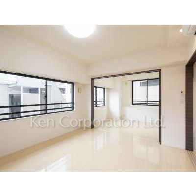 居室・リビング　同タイプ4階のお部屋を撮影。仕様が異なることがあります。