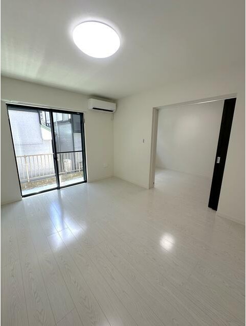 居室・リビング　開放感のあるゆったりとしたお部屋です♪