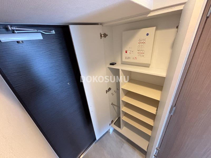 玄関　住まいの顔として相応しい、気品とゆとりのあるエントランス。
