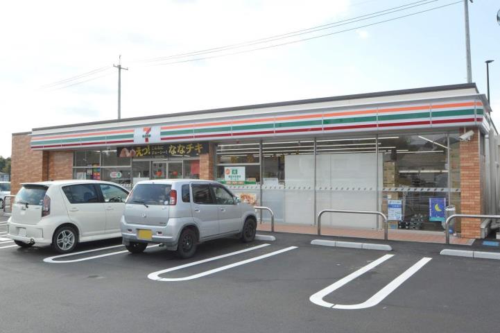 コンビニ　セブンイレブン東広島西条駅北店（コンビニ）まで240m